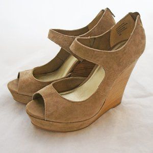 Seychelles Down to the Wire Taupe Suede Peep Toe Platform Wedges 9.5 NEW w/ Box